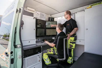 Sichtschutz aus Beton und Lagerboxen für Schüttgüter